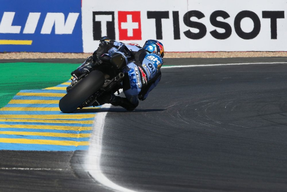 Álex Márquez franchissant la ligne d’arrivée sur une Ducati GP26, Gresini Racing