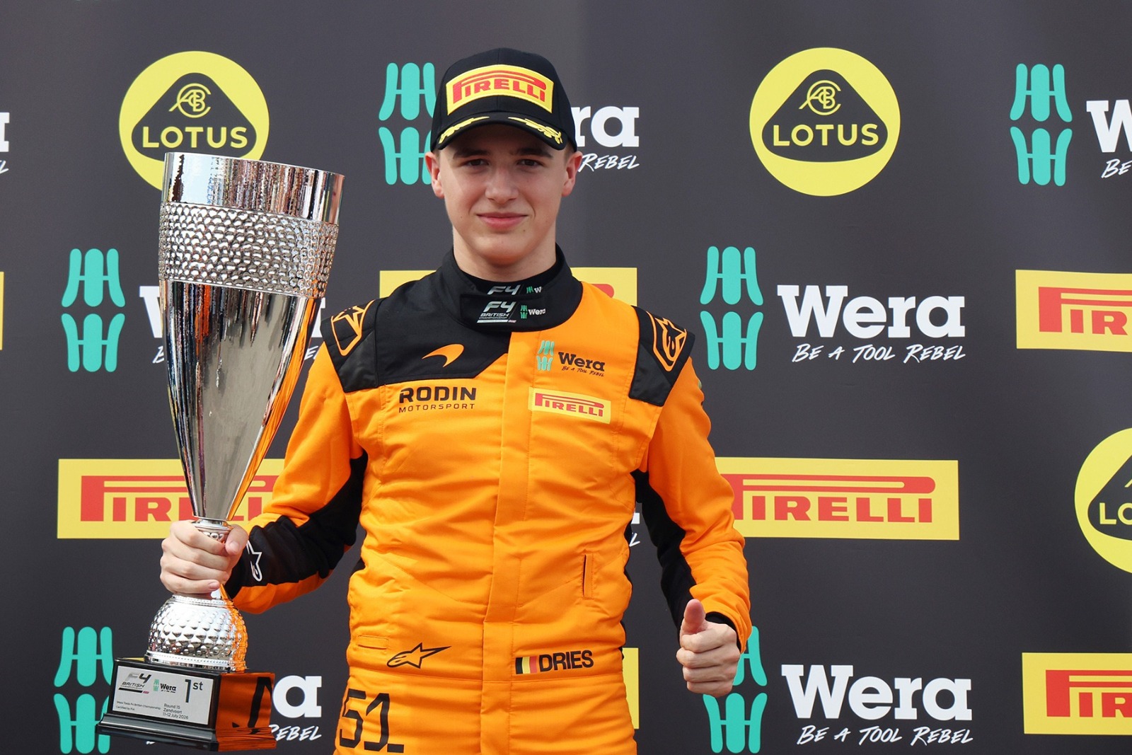 Dries van Langendonck en combinaison de course, pilote belge de 15 ans