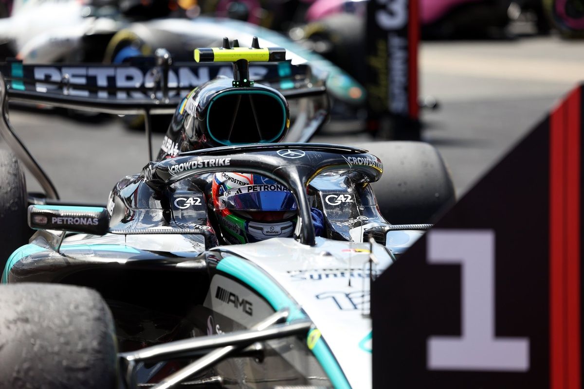 Kimi Antonelli, pilote Mercedes, en pleine action à Silverstone