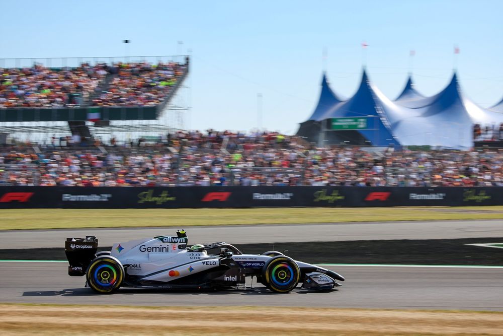 Lando Norris au volant de sa McLaren lors des qualifications sprint à Silverstone