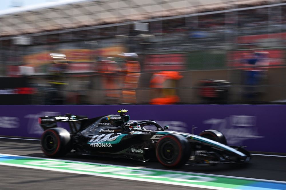 Kimi Antonelli pilotant la Mercedes lors des essais libres à Spa