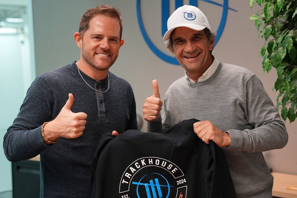 Davide Brivio, directeur de l'équipe Trackhouse Racing, accompagné de Justin Marks