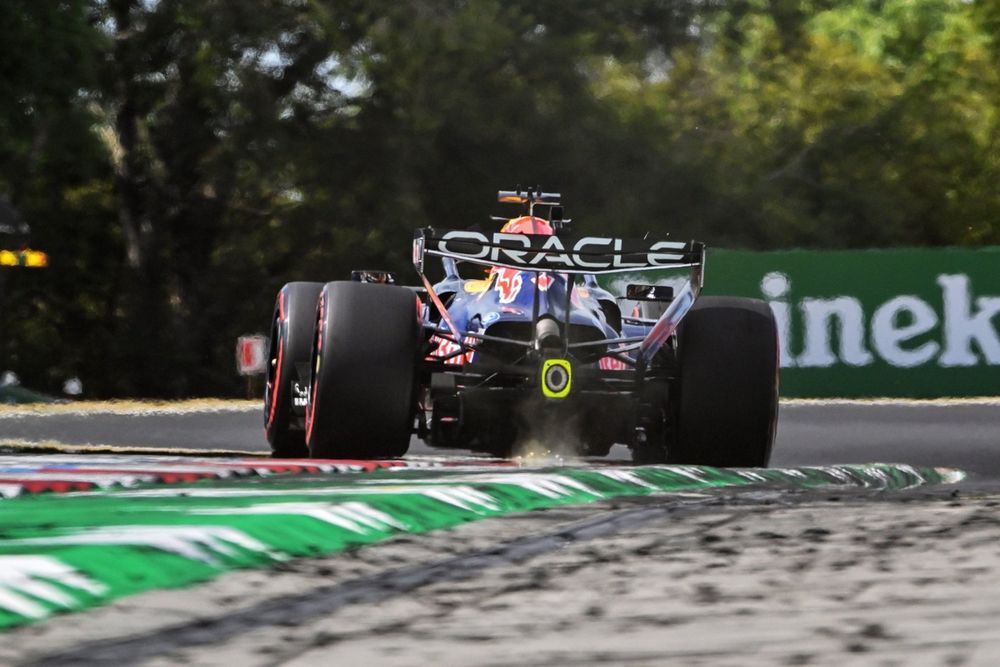 Max Verstappen à bord de la Red Bull RB22 au circuit de Hongrie