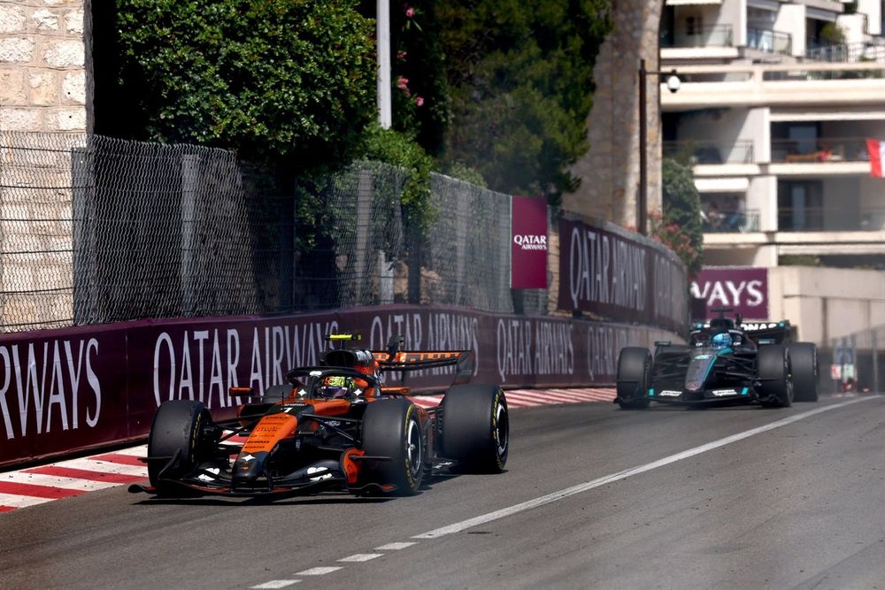 George Russell et Kimi Antonelli en pleine action, illustrant les problèmes de fiabilité rencontrés par Mercedes en 2026
