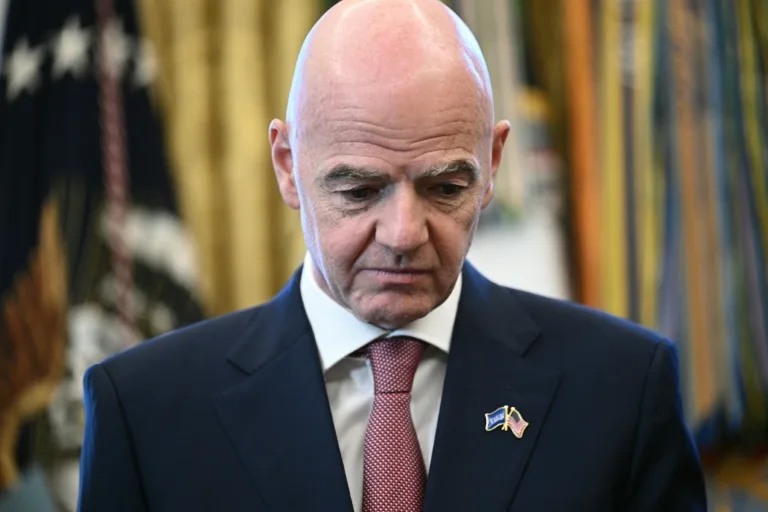 Infantino, fragilisé comme jamais, deux semaines après le sommet du toit du monde