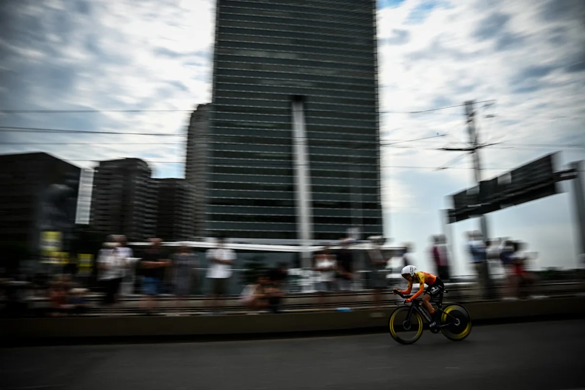 Des soutiens-gorge rembourrés pour aller plus vite en chrono? La polémique inattendue sur le Tour de France féminin 2026