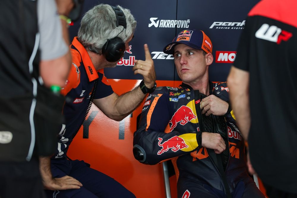 Pol Espargaró en tenue Red Bull KTM Tech 3, prêt à prendre le départ
