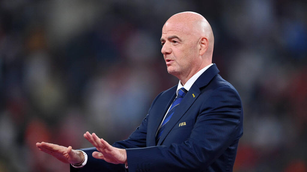 Football : plusieurs cadres de la Fifa prennent leurs distances avec Gianni Infantino