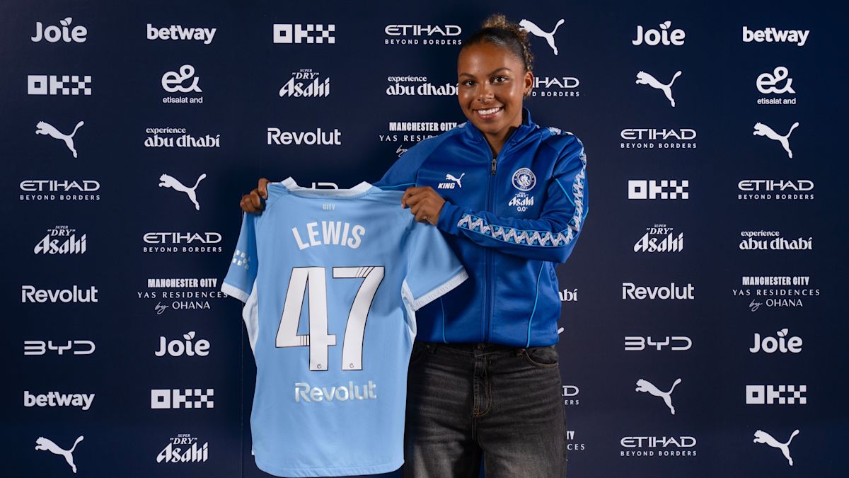 Qui est Sacha Lewis ? La joueuse formée à l'académie féminine de Manchester City signe son premier contrat professionnel après ses exploits de Joueuse de la saison avec l'équipe Next Gen