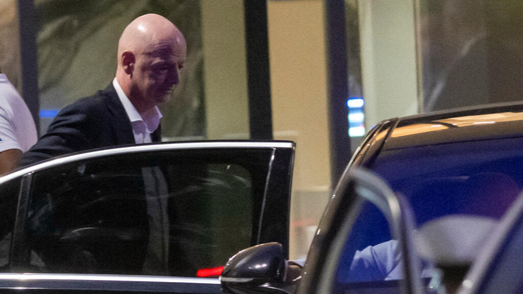 La Fifa reconnaît des "erreurs" et présente des "excuses" mais soutient Gianni Infantino