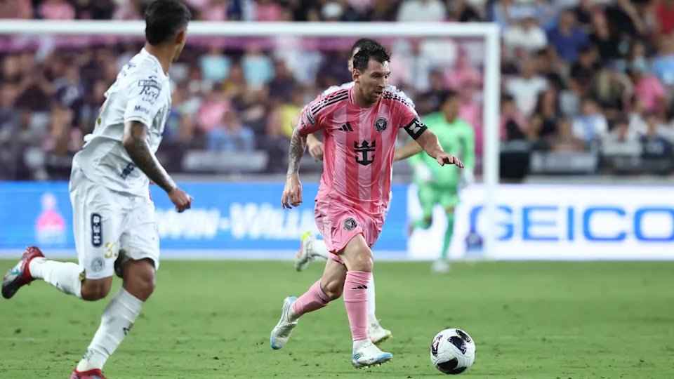 Messi en pleine action, deux buts et une passe décisive