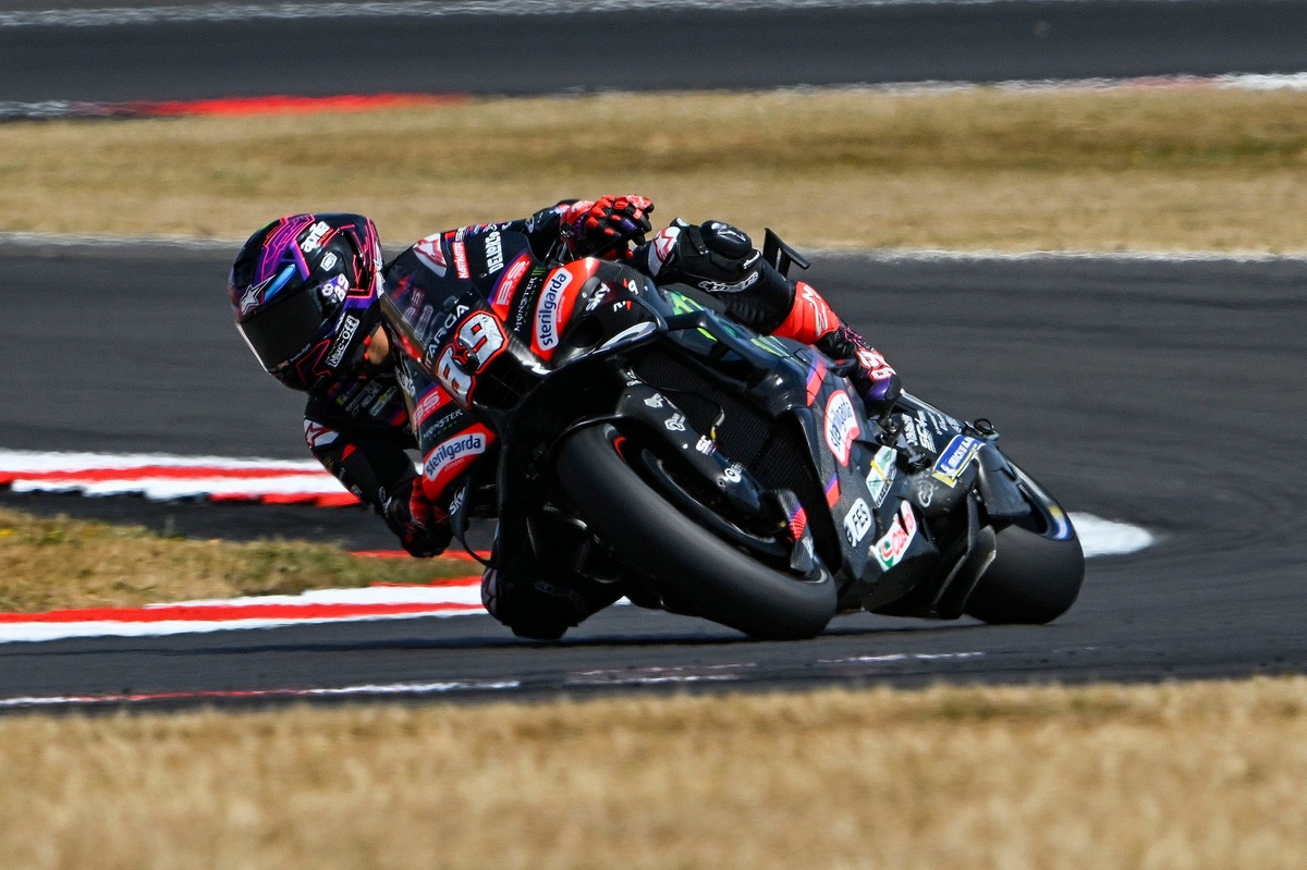 Martin choque le peloton en décrochant la pole et le record du circuit à Silverstone