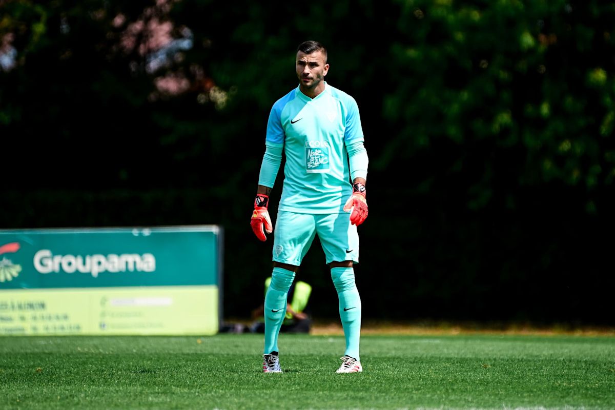 Angers : Anthony Lopes assure qu’il ne craint aucune grippe dans les stades français