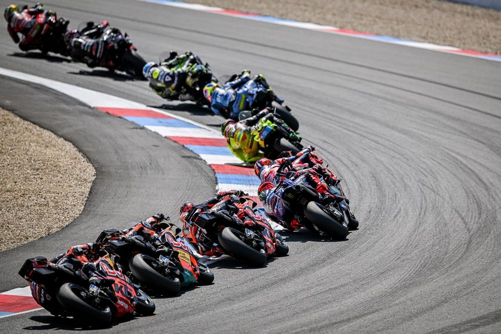 Spectateurs du MotoGP profitant d'une course au rythme soutenu