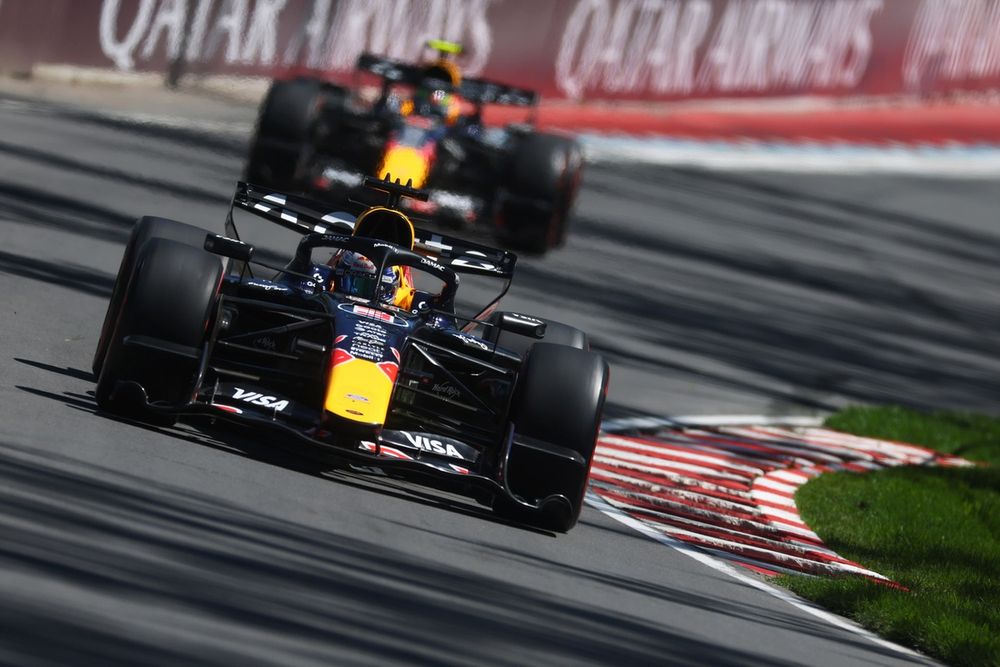 Max Verstappen au volant de la RB22, illustrant les retours techniques similaires