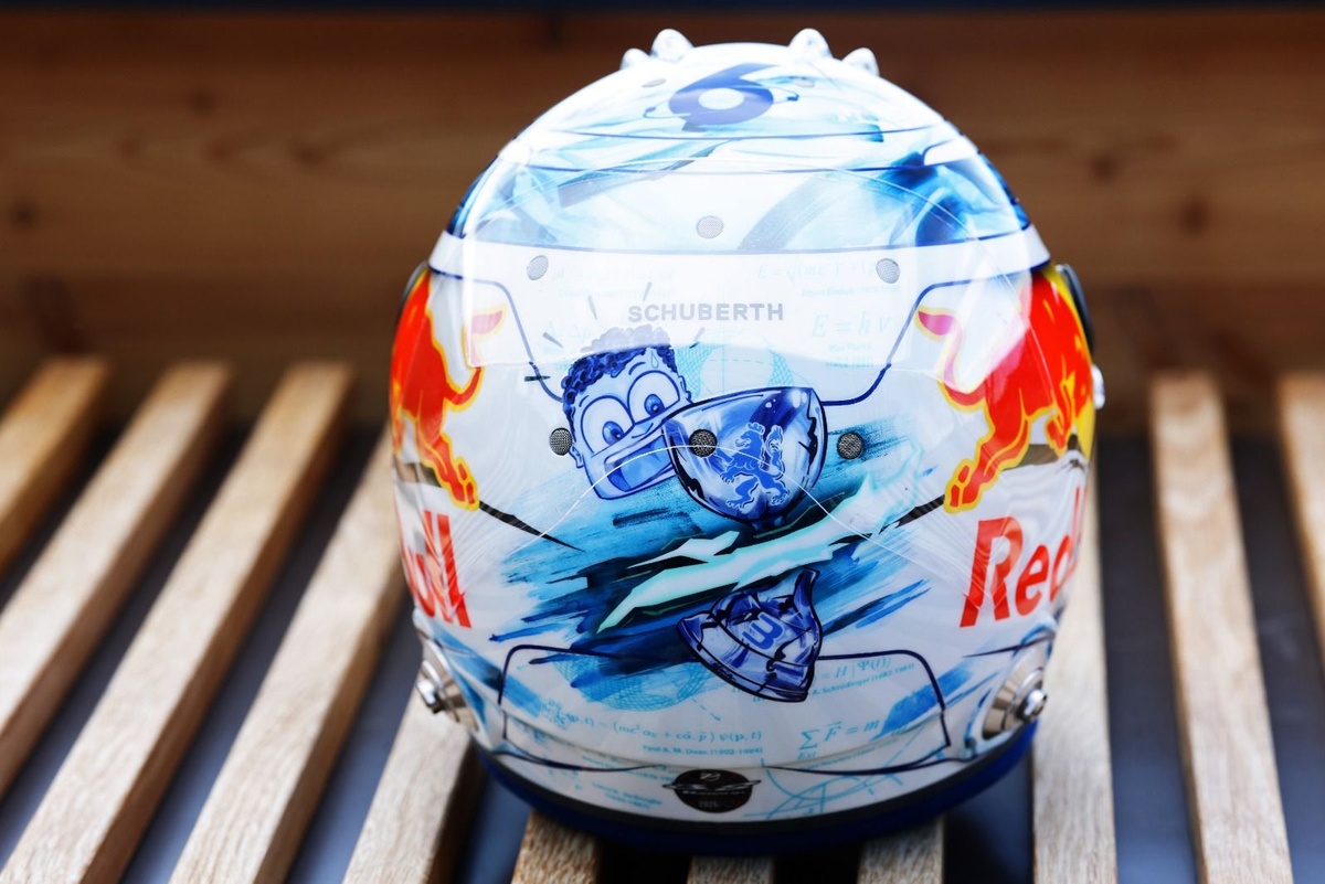 Isack Hadjar arbore son trophée brisé sur son casque, symbole de détermination