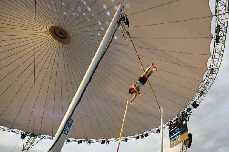 Athlétisme à Lausanne : Duplantis bat Karalis et fait vibrer le public