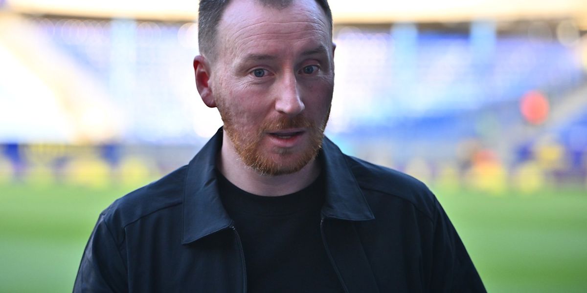 Cathro répond à sa fille en plein direct de la conférence de presse : une surprise émouvante