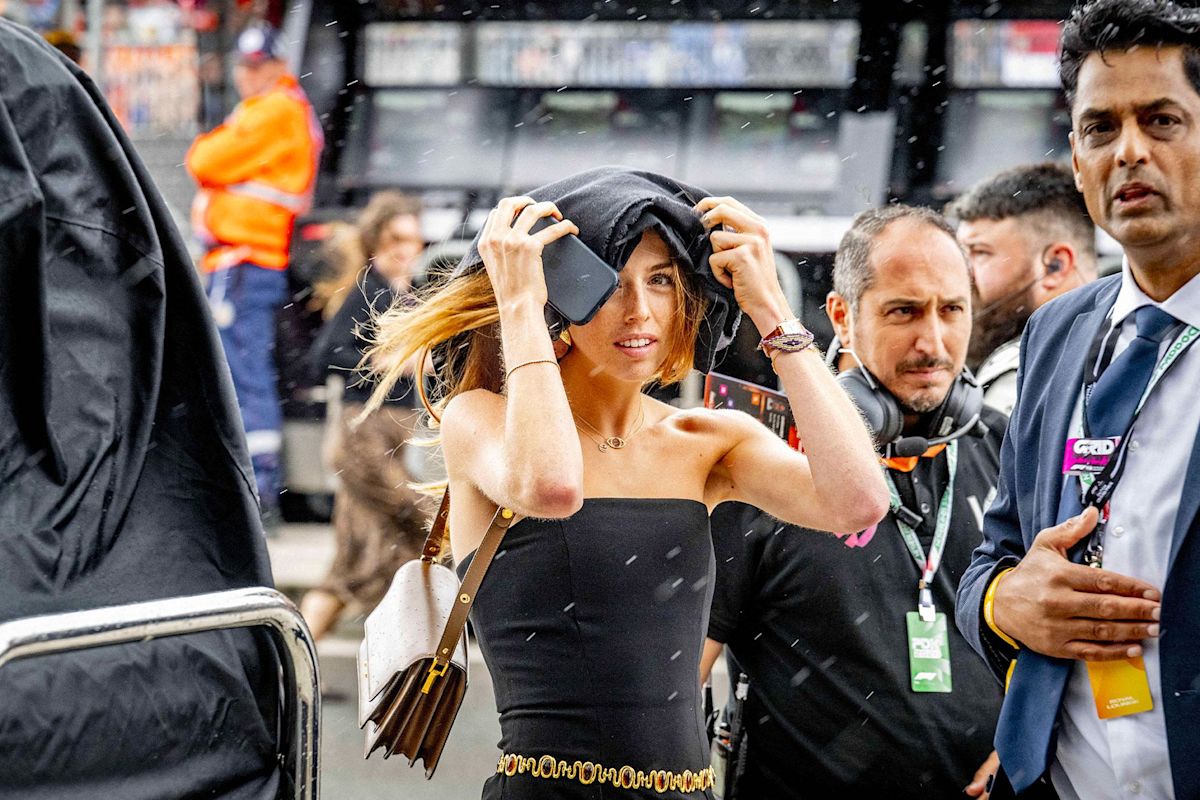 Sous la pluie, bustier et charme : Alexia, princesse du GP Pays-Bas, face à Willem‑Alexander et Maxima