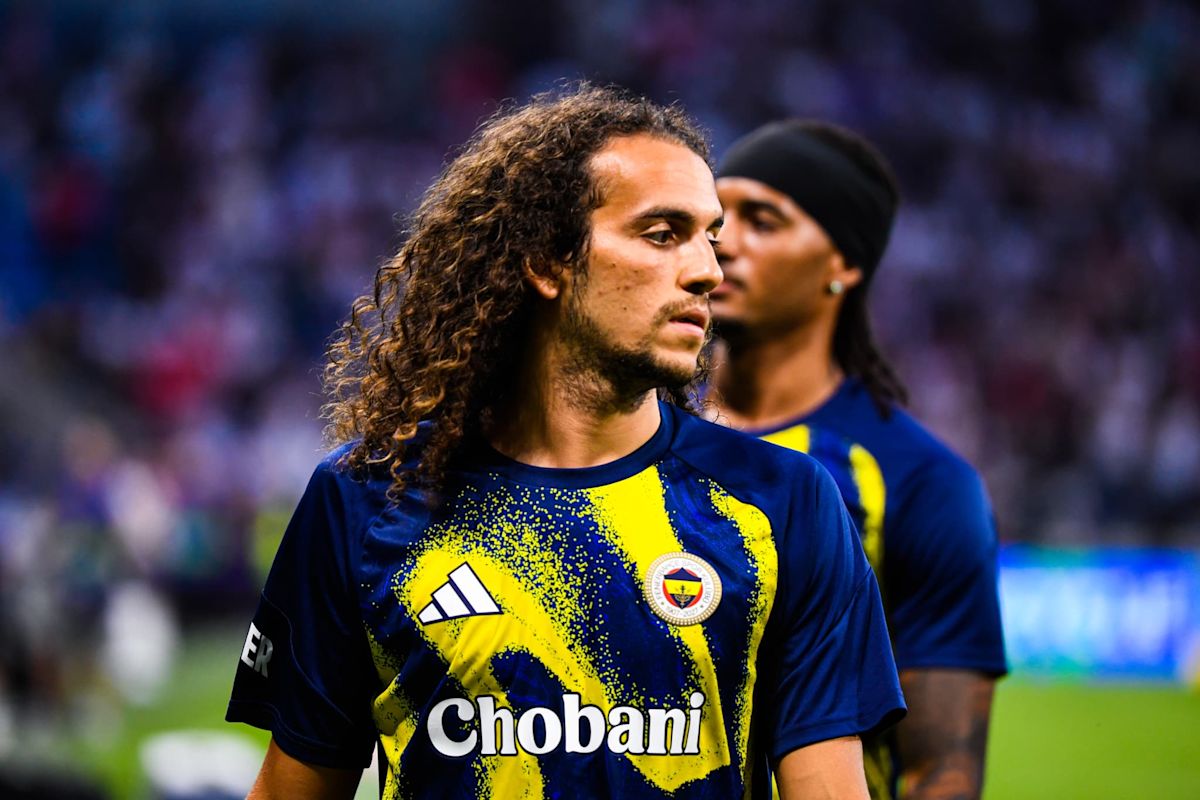 OL-Fenerbahçe: le doigt d'honneur de Mattéo Guendouzi au public lyonnais lors de l'échauffement