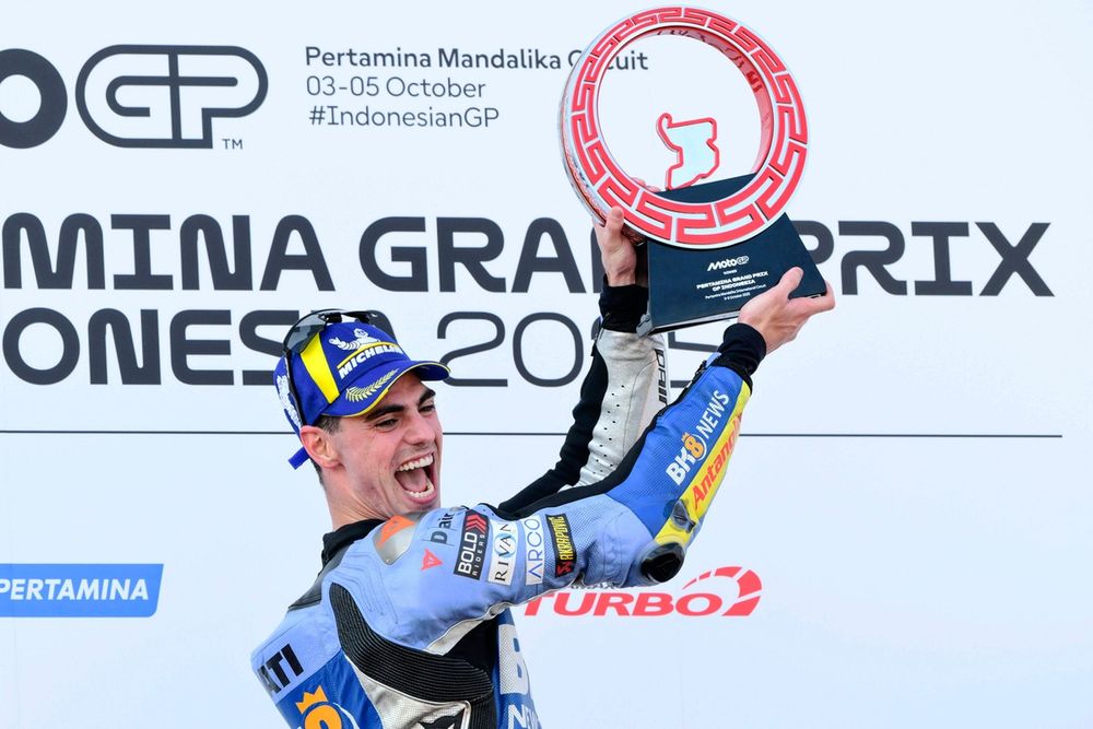 Fermín Aldeguer en combinaison de Gresini Racing sur le circuit