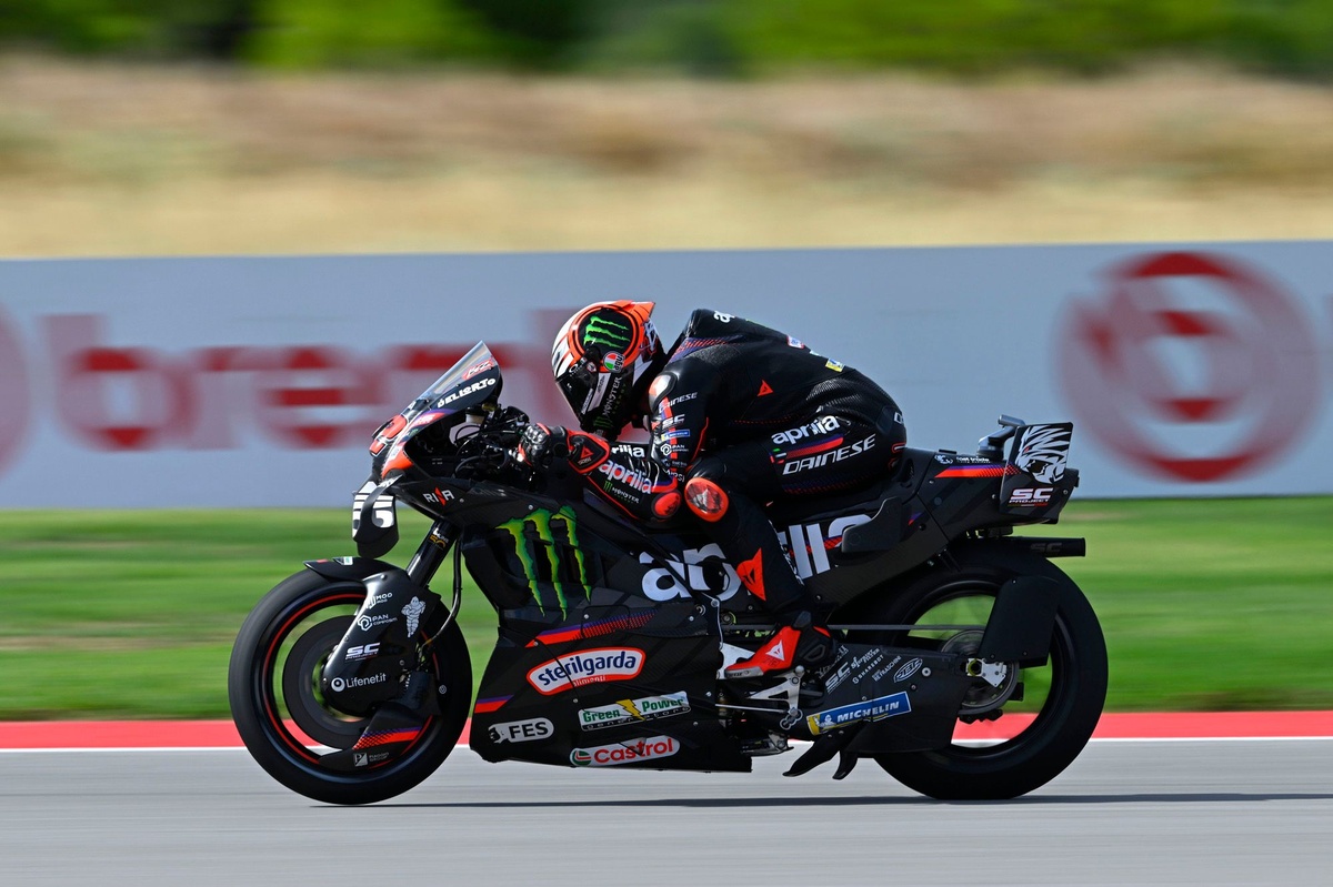 L'Aprilia évolue encore : "On travaille huit jours par semaine, 25H par jour !"