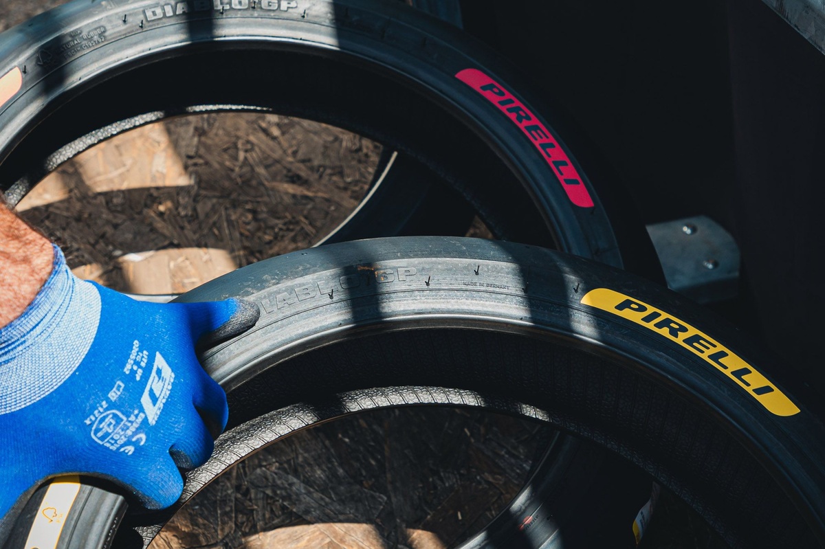 Les pneus Pirelli auront un code couleur en MotoGP, comme en F1