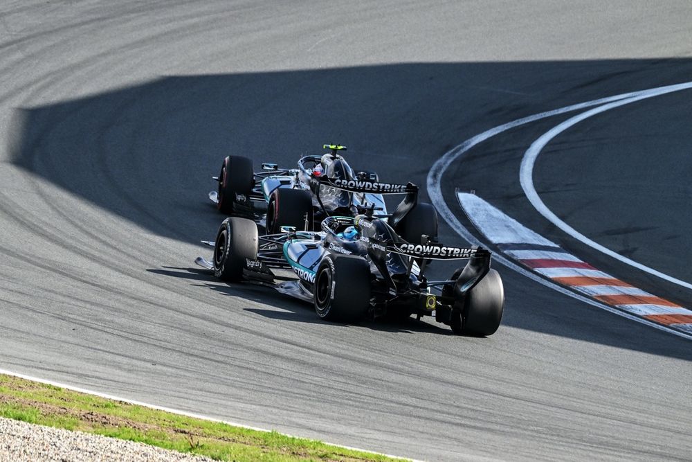 Andrea Kimi Antonelli, George Russell et l’équipe Mercedes après la course