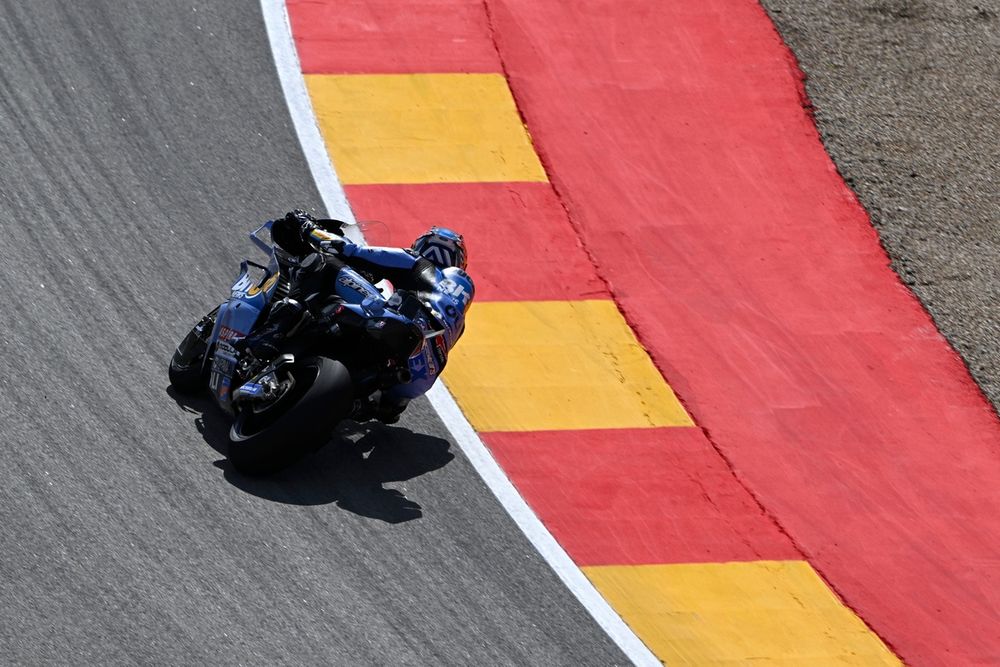 Álex Márquez peinant à diriger sa Ducati en entrée de courbe au GP d’Aragon
