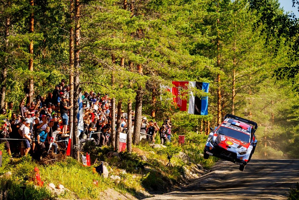 Adrien Fourmaux et Alexandre Coria pilotant la Hyundai i20 N Rally1