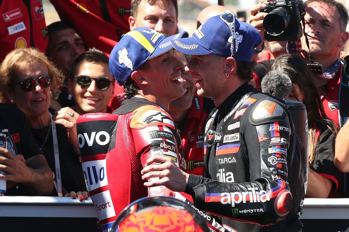 Márquez vs Bezzecchi en MotoGP : un duel qui les a aspirés l’un vers l’autre, incroyable