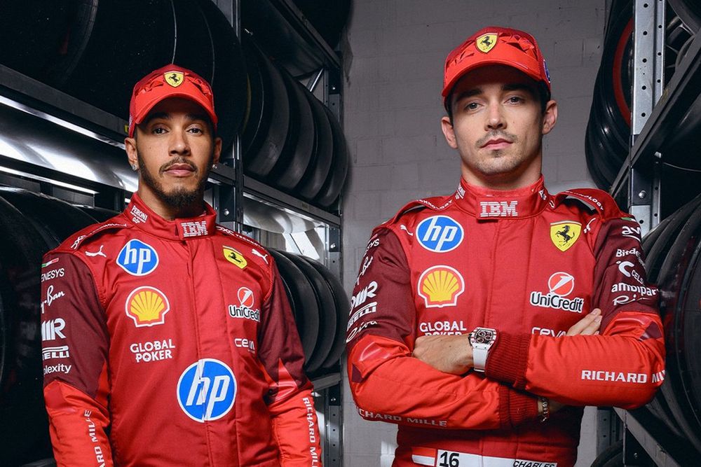 Lewis Hamilton et Charles Leclerc côte à côte en écurie Ferrari