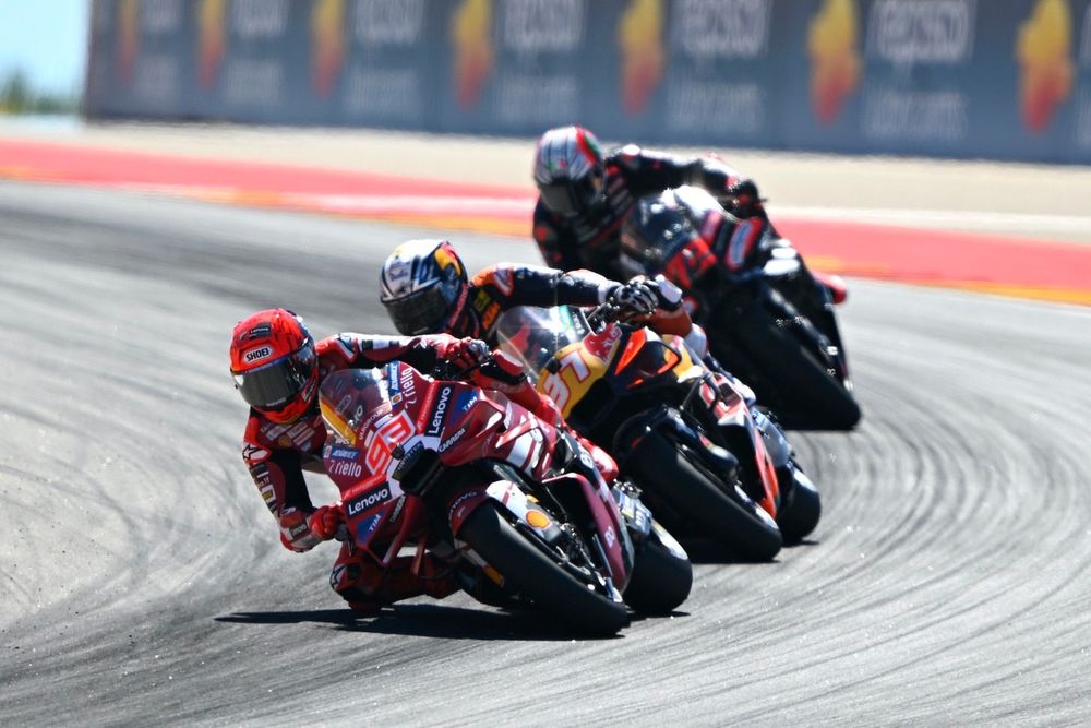 Marc Márquez en Ducati, rival de Bezzecchi à Aragon