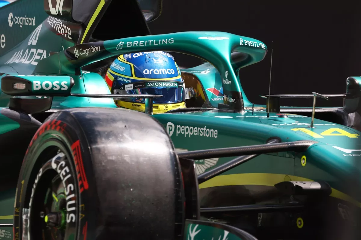 Fernando Alonso en combinaison Aston Martin, prêt pour le Grand Prix des Pays‑Bas