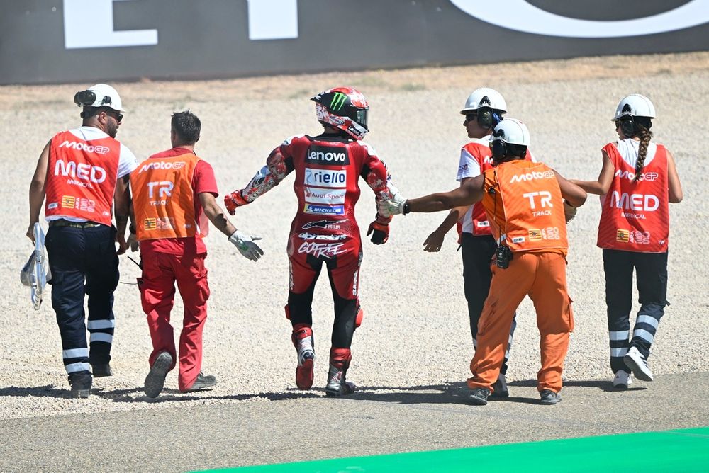 Pecco Bagnaia tombe en début de course au GP d'Aragón