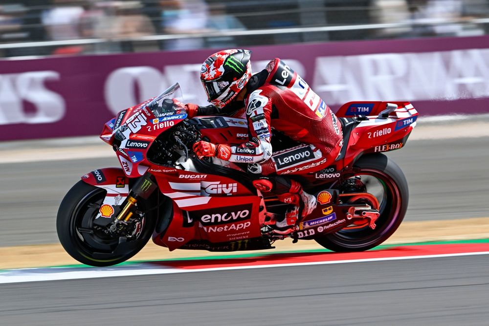 Francesco 'Pecco' Bagnaia en difficulté sur la Ducati à Silverstone