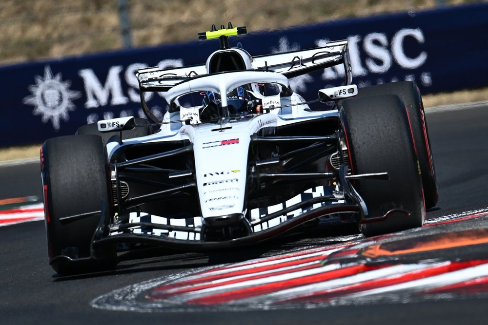 Sergio Pérez et Valtteri Bottas en tenue de course pour Cadillac F1