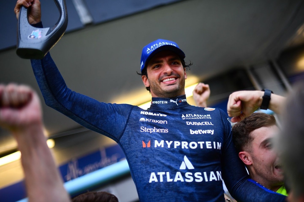 Carlos Sainz en combinaison Williams F1 2027