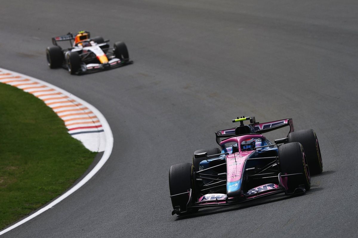 Franco Colapinto en combinaison Alpine, visiblement frustré après la course à Zandvoort