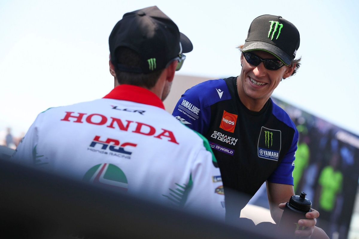 Fabio Quartararo en combinaison Yamaha, image d'archives du paddock
