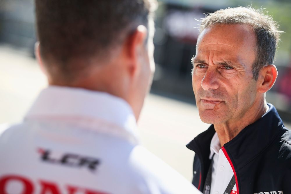 Alberto Puig, team manager du Honda HRC, lors d’une interview au paddock