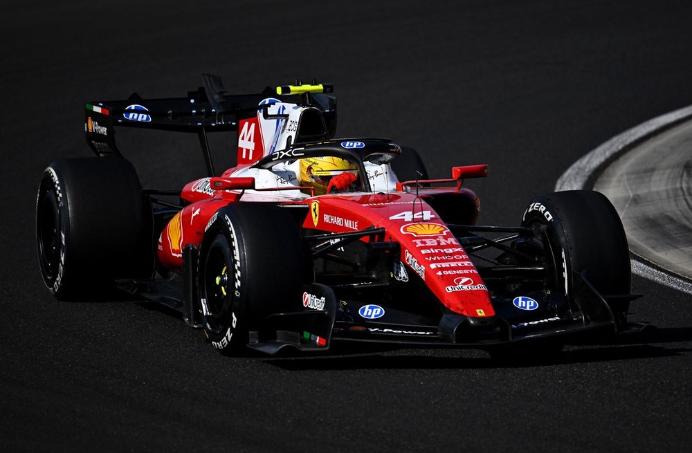 Lewis Hamilton à bord d'une monoplace allégée selon le règlement 2026