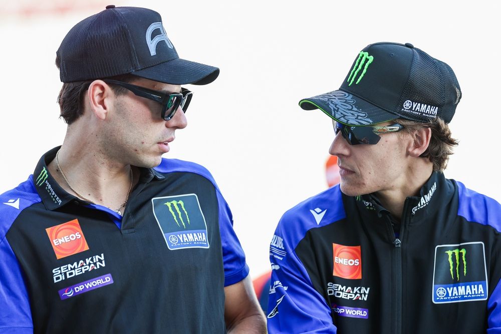 Augusto Fernández et Fabio Quartararo aux côtés des Yamaha MotoGP 2026 et 2027