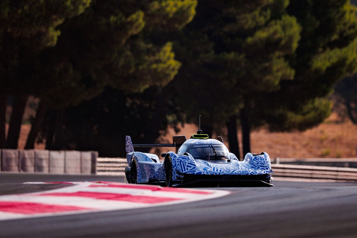 Prototype Ford Hypercar en cours d'essais sur le circuit Paul‑Ricard