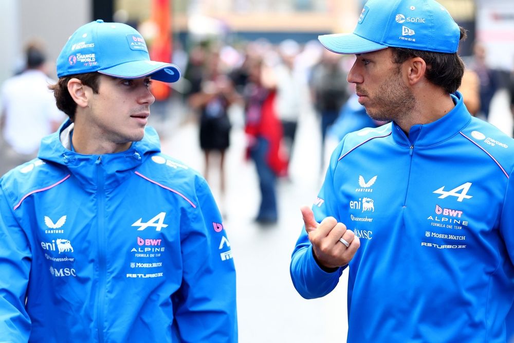 Pierre Gasly et Franco Colapinto dans le paddock de Zandvoort
