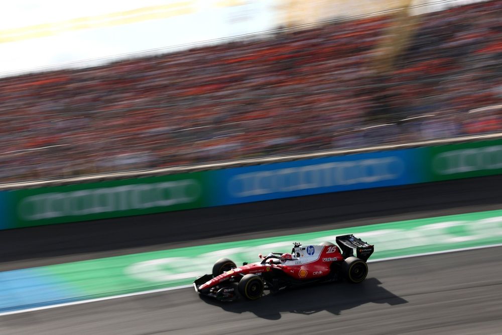 Charles Leclerc pilotant la Ferrari à Zandvoort