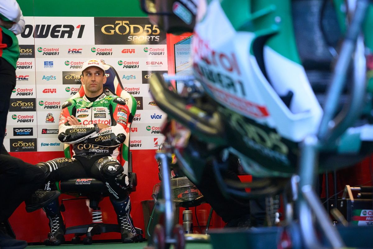 Johann Zarco en tenue LCR Honda prête à reprendre les essais après sa blessure