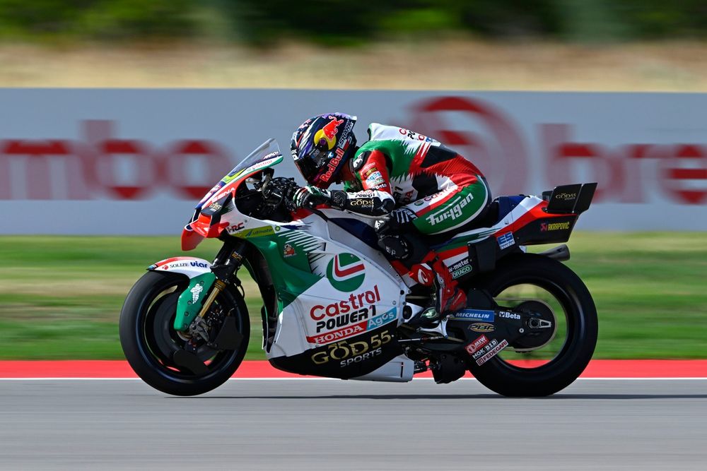 Johann Zarco en tenue LCR Honda sur la grille de départ à Alcañiz