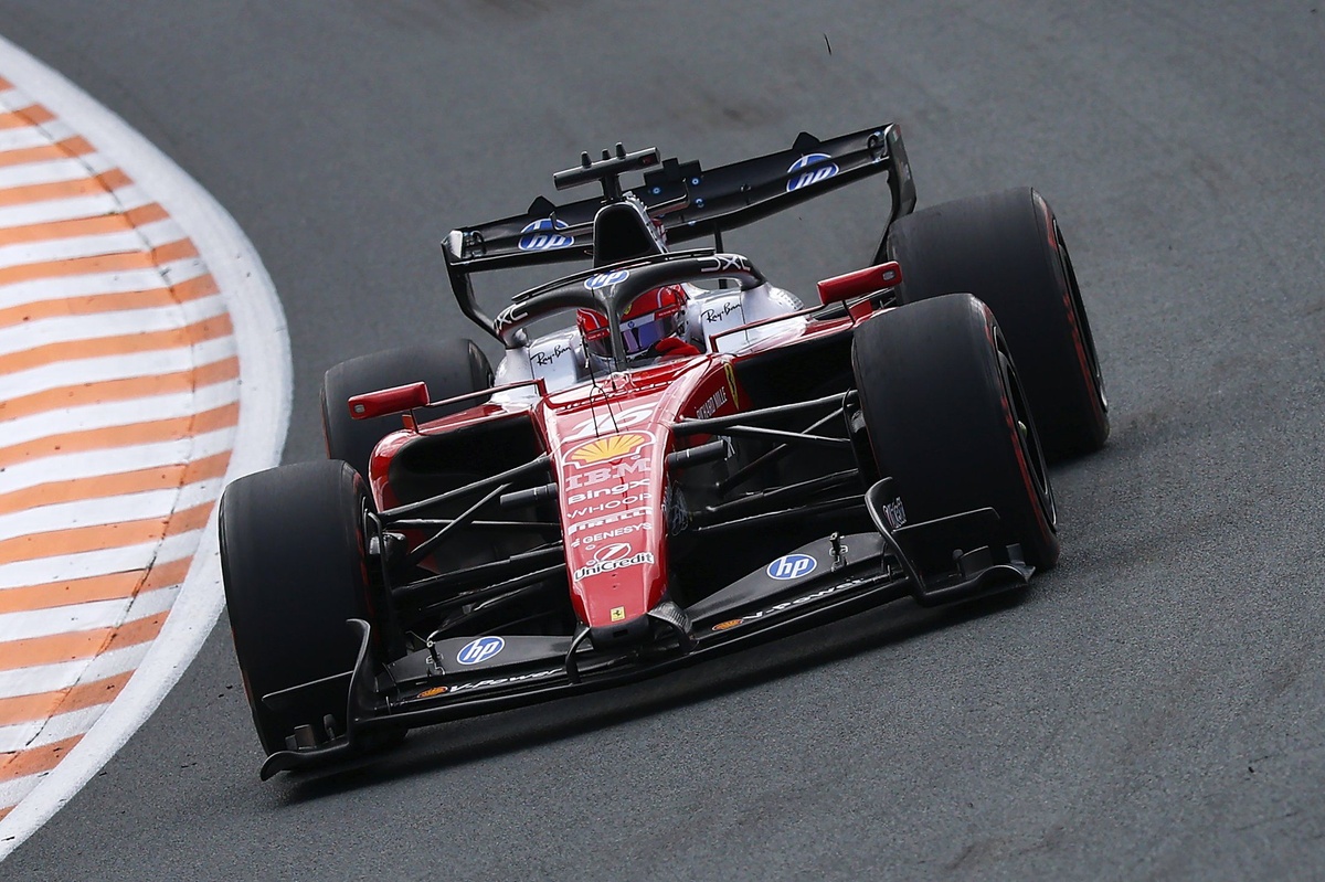 Charles Leclerc au volant de sa Ferrari sur le circuit de Zandvoort