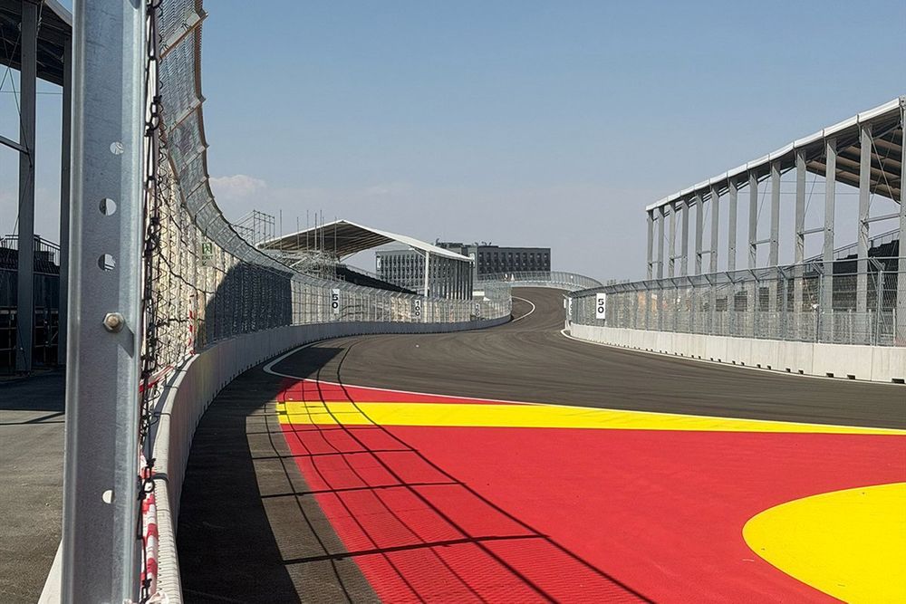 Vue aérienne du circuit du Madring en cours de construction